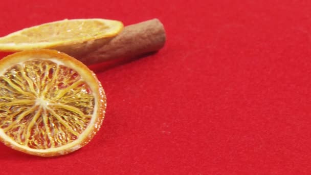 Tranches d'orange séchées et bâtonnets de cannelle — Video