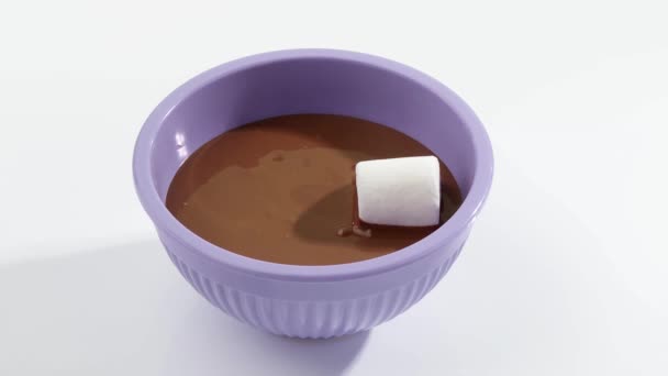 Att sätta marshmallows i choklad — Stockvideo