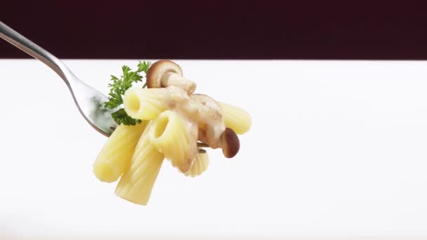 Rigatoni z grzybami — Wideo stockowe