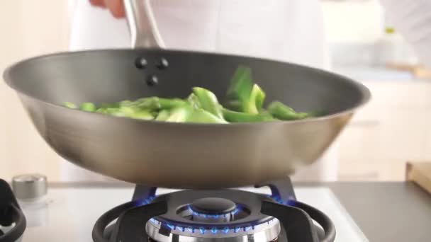 Asparagus being cooked in a pan — Stock Video