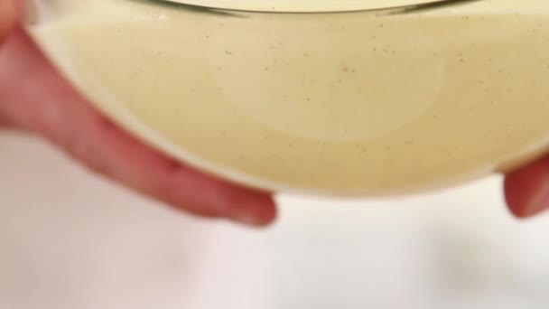 Vanilya sosu elenmiş — Stok video