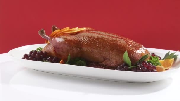 Roast duck on platter — Stock Video