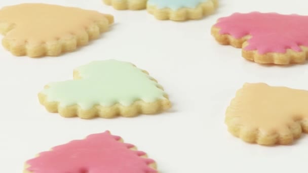 Heart-shaped biscuits with icing — Stock Video