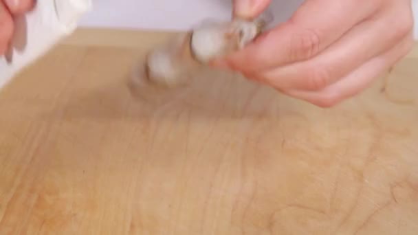 Patting prepared prawns dry — Stock Video