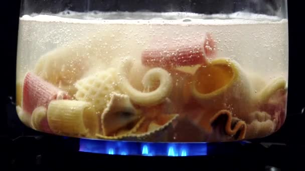 Pasta in boiling water — Stock Video