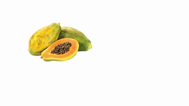 Ganze und eine halbe Papaya — Stockvideo