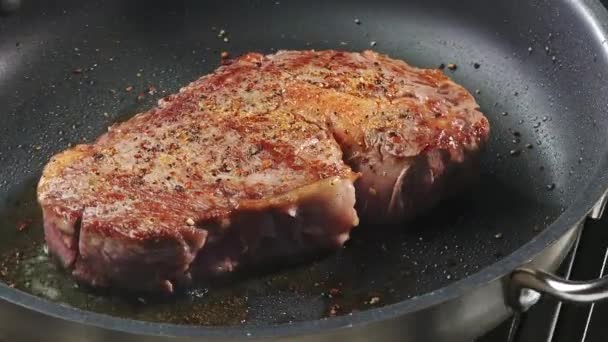 Bife de costela de fritar — Vídeo de Stock