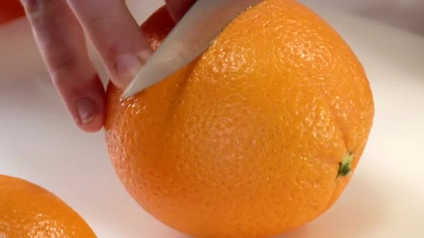 Halving orange with a knife — Stock Video