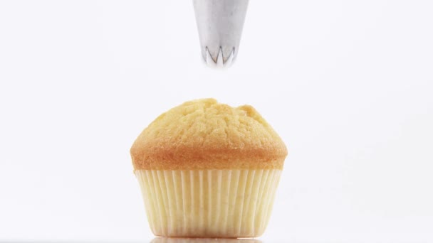 Fare cupcake con la crema — Video Stock