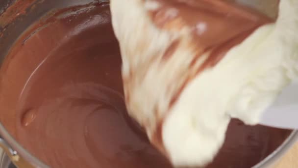 Crema pieghevole in cioccolato — Video Stock