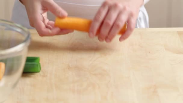 Chopping carrots into lengths — Stock Video