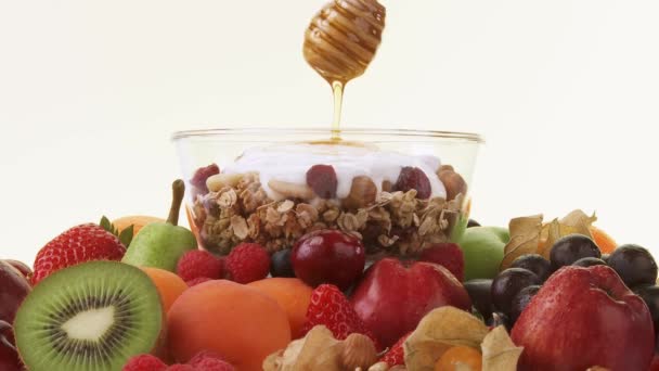 Assorted fruits and muesli with yoghurt — Stock Video