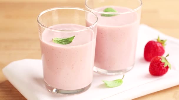 Deux milkshakes aux fraises — Video