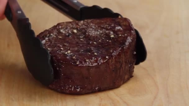 Smażony filet stek w plasterkach — Wideo stockowe