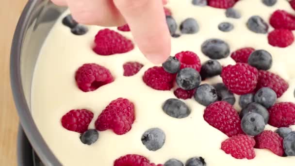 Berries being sprinkled on cake — Stock Video