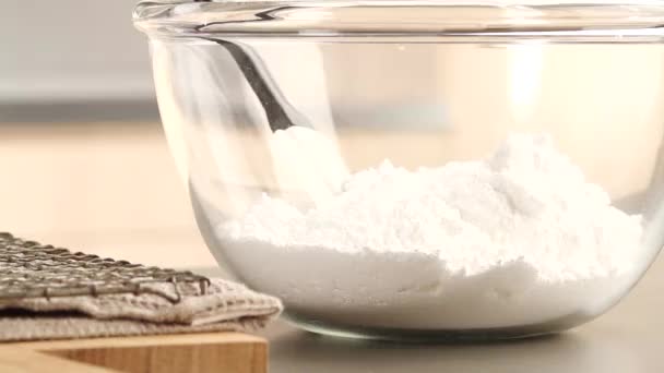 Açúcar gelado em uma tigela — Vídeo de Stock