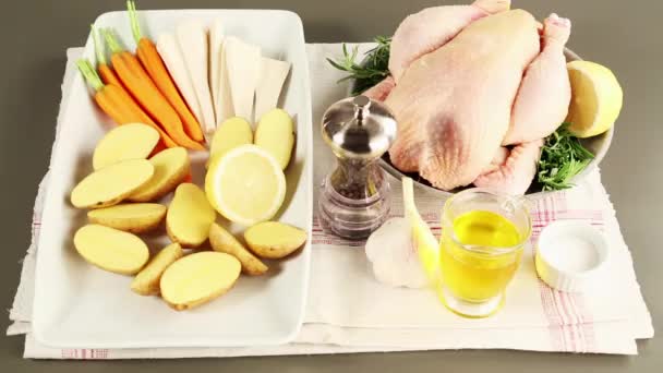 Ingredienti per pollo alle erbe — Video Stock