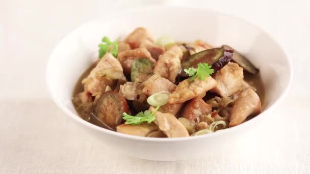 Chicken curry with baby eggplants — Stock Video