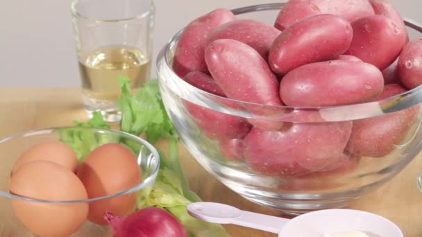 Ingredientes ensalada de patata — Vídeo de stock