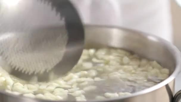 Removing spatzle from water — Stock Video