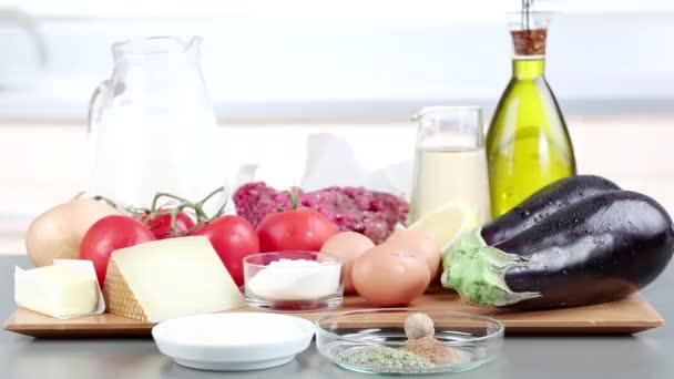 Ingredienser för moussaka — Stockvideo