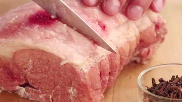 Fat on a pork loin joint being scored — Stock Video