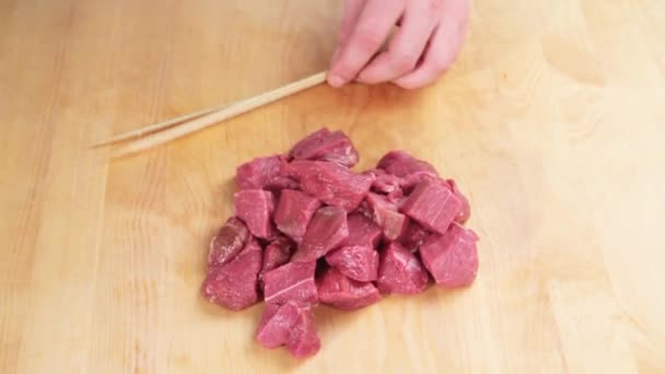 Lamb being skewered onto stick — Stock Video