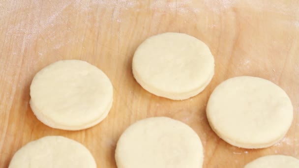 Cercles de pâtisserie pour scones — Video