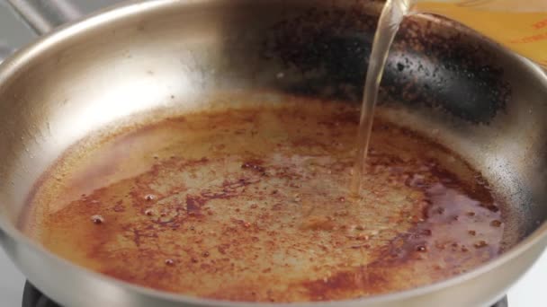Deglazing caramelised соки — стокове відео