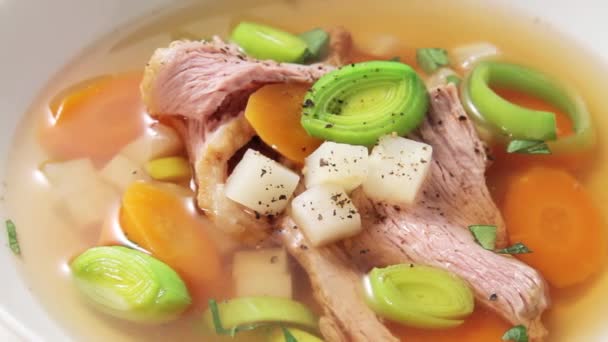Clear beef broth — Stock Video