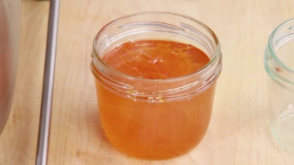 Pot de remplissage de marmelade — Video