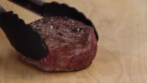 Sliced fried fillet steak — Stock Video