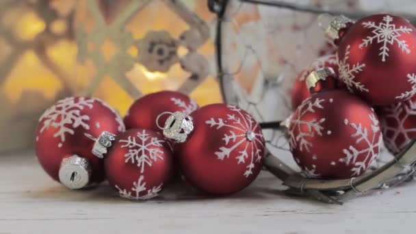 Baubles e candele accese — Video Stock