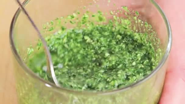 Oil being stirred into pesto — Stock Video