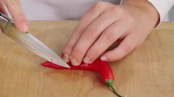 A chilli pepper being cut — Stock Video