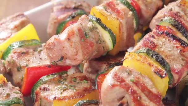 Grilled meat and kebabs — Stock Video