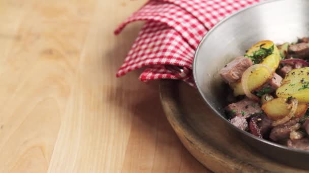 Plato tirolés típico — Vídeo de stock