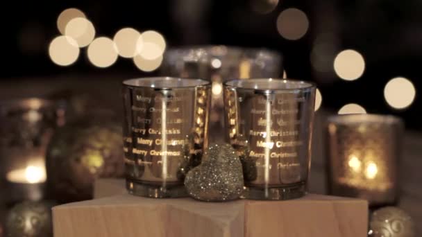 装饰品，小圆蜡烛和木制的明星 — 图库视频影像