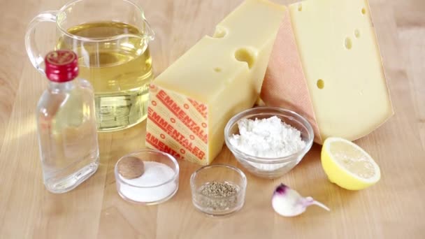 Ingredientes para fondue de queso — Vídeos de Stock