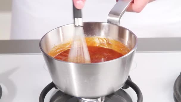 Boiling barbecue sauce — Stock Video