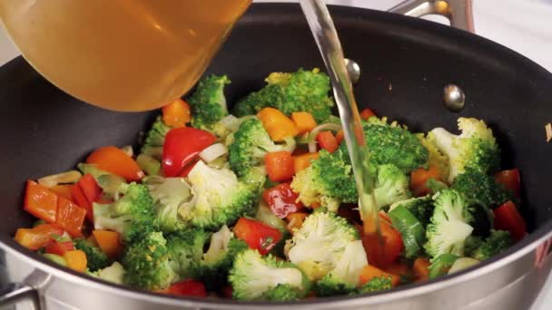 Vegetables in a pan — Stock Video