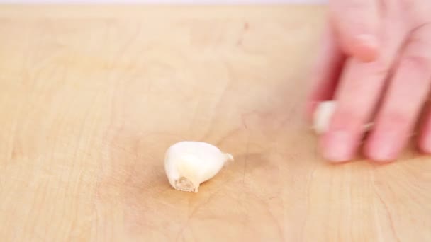 Garlic clove being crushed with a knife blade — Stock Video