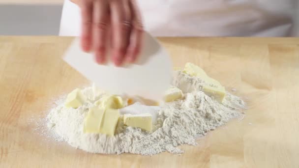 Chopping dough ingredients together — Stock Video
