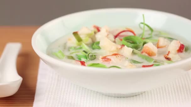 Suppe mit Garnelen — Stockvideo