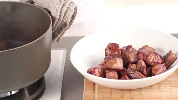 Fried veal being removed — Stock Video