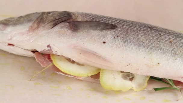 Drizzling oil over sea bass — Stock Video