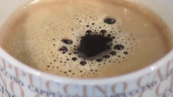 Drops falling into coffee — Stock Video