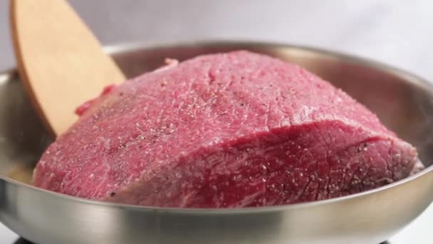 Sealing joint of beef — Stock Video