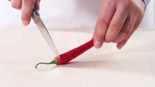 Chilli pepper being halved — Stock Video