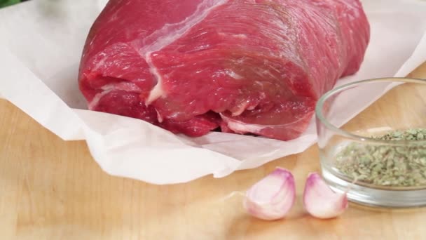 A leg of lamb and spices — Stock Video